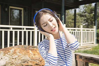 女孩學唱歌聲樂培訓